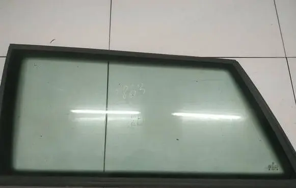 Volkswagen PASSAT B5 Rear side window as2
