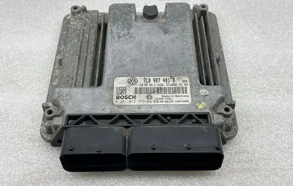 Volkswagen Touareg I Engine control unit/module 7L0907401B 0281012773