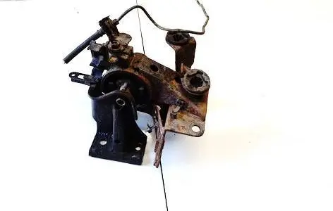 Nissan X-Trail T30 Engine mount bracket