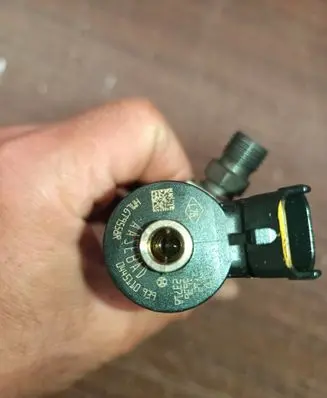 Renault Master III Fuel injector 0445110939