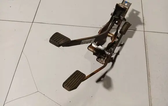 Chevrolet Aveo Brake pedal 