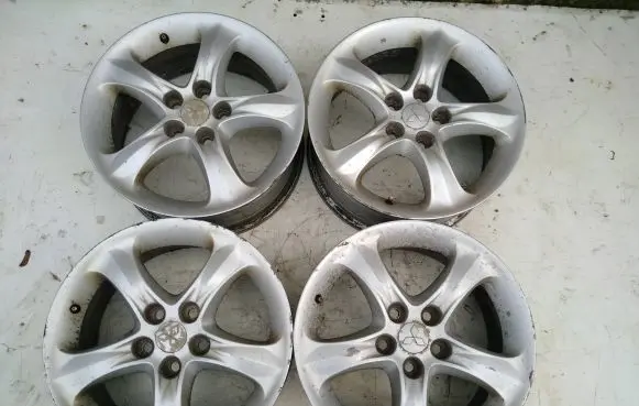 Mitsubishi Grandis R17 alloy rim 