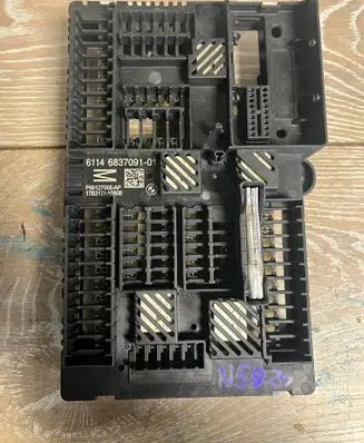 BMW 7 G11 G12 Fuse module 6837091