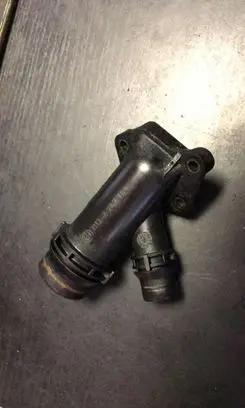 BMW 5 E60 E61 Engine coolant pipe/hose 2247744