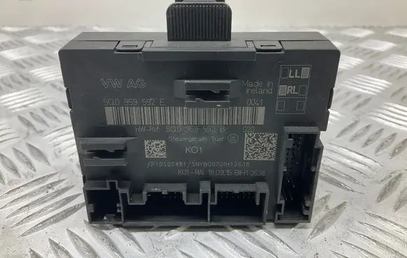 Volkswagen PASSAT B8 Door control unit/module 5Q0959592E
