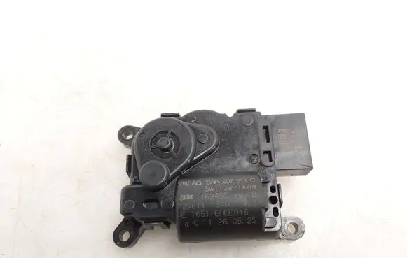 Volkswagen Tiguan Air flap motor/actuator 5WA907511C