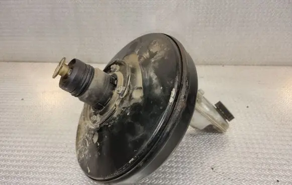 Renault Kangoo II Brake booster 0204810827