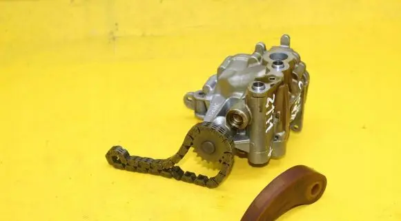 Renault Clio IV Oil pump 150002257R