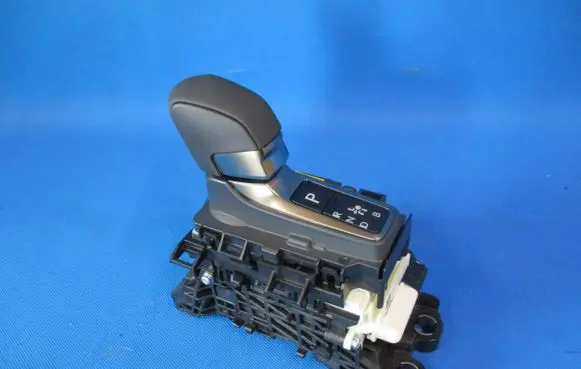 Lexus LBX Gear shifter/selector 75M429