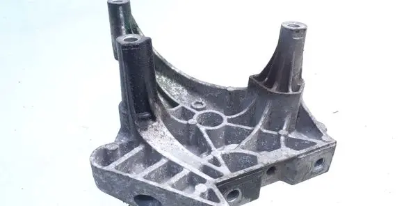 Skoda Octavia Mk2 (1Z) Engine mounting bracket 03G199207A V550KTS81
