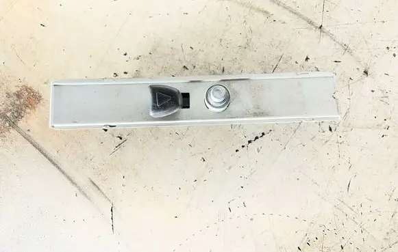 Iveco Daily 6th gen Seat belt adjustment rail 00039320