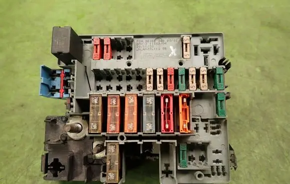 Peugeot 206 Fuse box set 9628024480