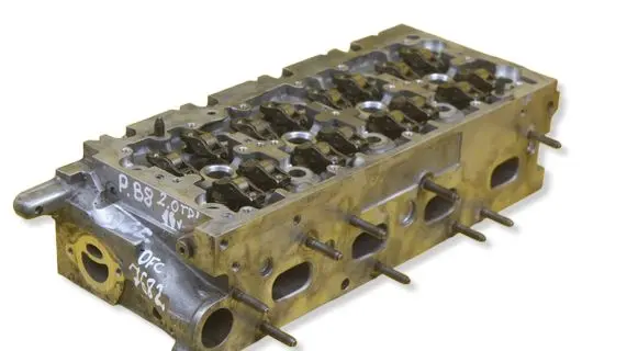 Volkswagen PASSAT B8 Engine head 04L103373E 04L103064J