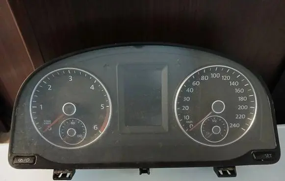 Volkswagen Touran II Speedometer (instrument cluster) 1T0920875J VDD0242804 1419013032
