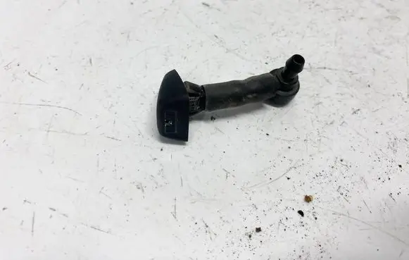 Windshield washer spray nozzle