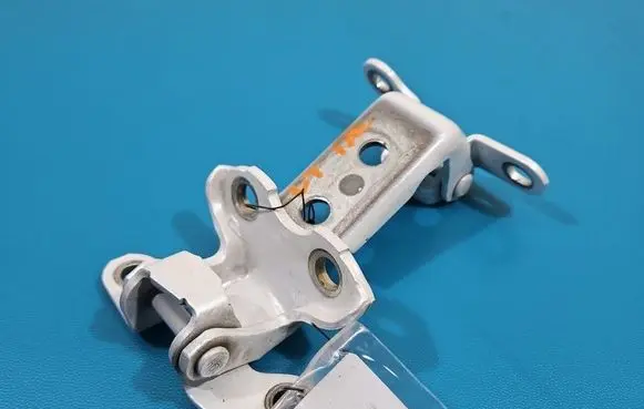 Rear door hinge set