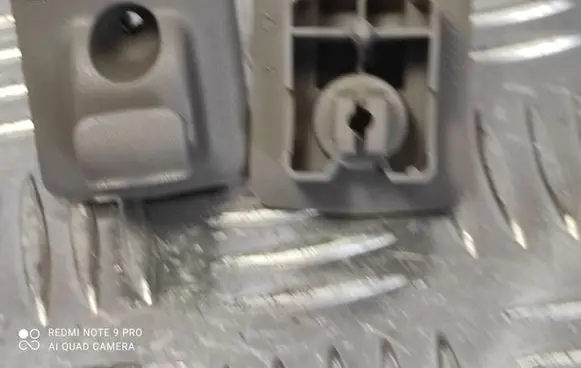 Sun visor clip/hook/bracket
