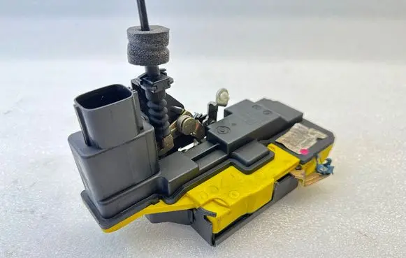 Volvo S80 Rear door lock 3069975