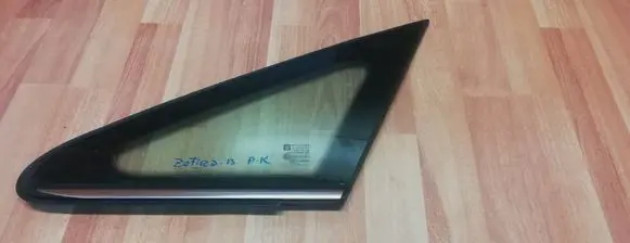 Opel Zafira B Front triangle window/glass 13123922 1611550 DOT24AS2M19