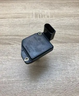 Audi A6 S6 C5 4B Mass air flow meter 078133471E