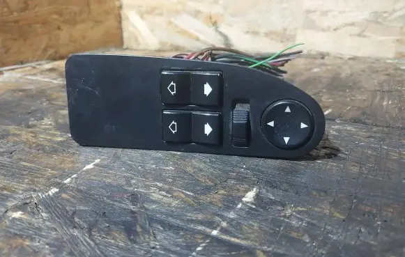 BMW 5 E39 Electric window control switch 8368988 067734 053W08