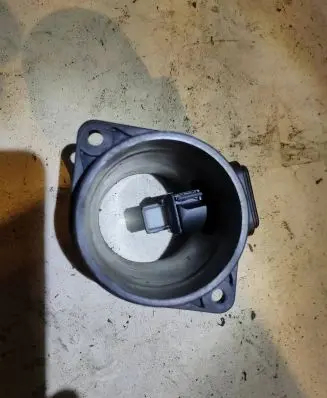 Nissan Juke I F15 Mass air flow meter 8200682558 5WK97021 022042332