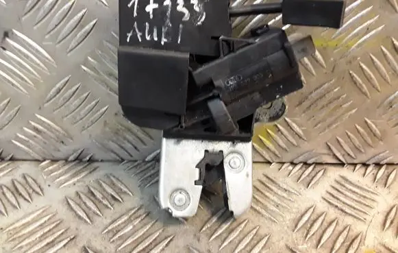 Audi A4 S4 B7 8E 8H Tailgate/trunk/boot lock/catch/latch 4F5827505D