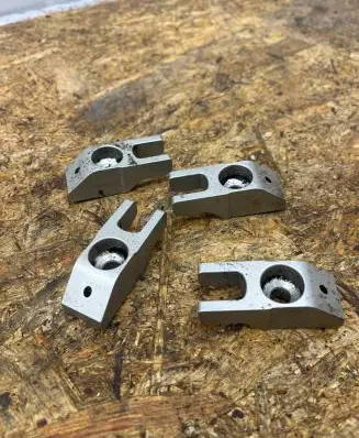 Opel Insignia A Fuel Injector clamp holder 55564625