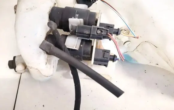 Mercedes-Benz E W211 Windscreen/windshield washer pump