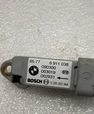 BMW 3 E46 Airbag deployment crash/impact sensor 6911038 0285002064