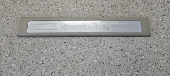 Mercedes-Benz GL X164 Front sill trim cover A1646803335 1646803335