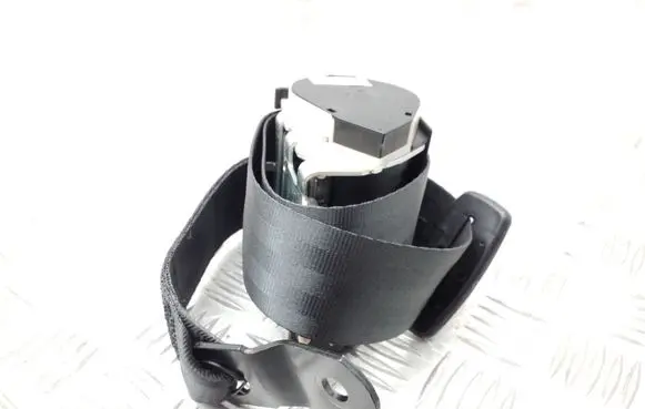 Volkswagen Golf Plus Middle seatbelt (rear) 5M0857807B