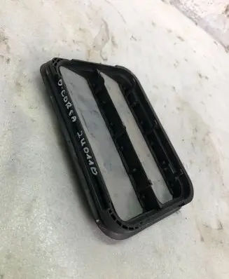 Opel Corsa F Quarter panel pressure vent 9675506980