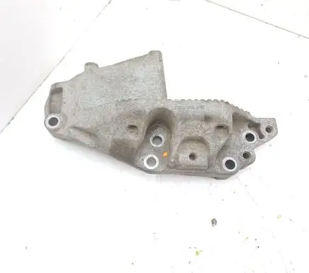 Engine mounting bracket
