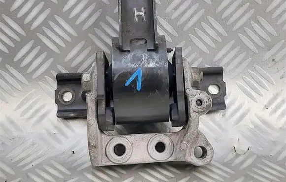 Mitsubishi Outlander Gearbox mounting bracket