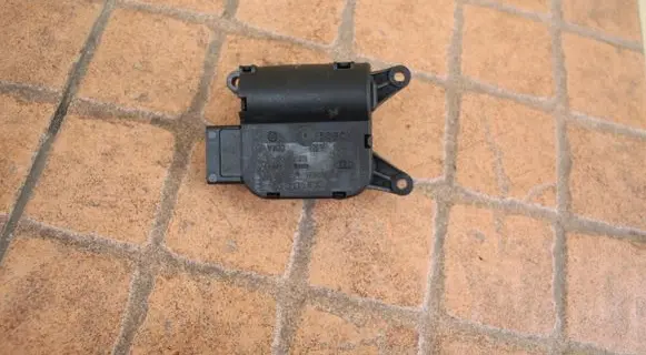 Audi A4 S4 B6 8E 8H A/C air flow flap actuator/motor 8E1820511B