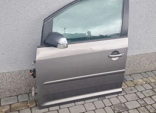Volkswagen Touran I Front door 