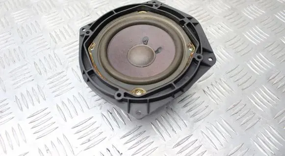 Honda Legend High frequency speaker in the rear doors 