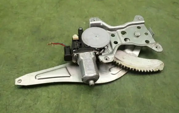 Suzuki SX4 Rear door window regulator with motor