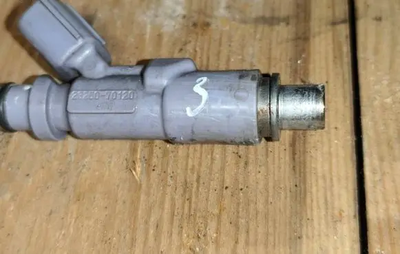 Lexus IS 200-300 Fuel injector 2325070120