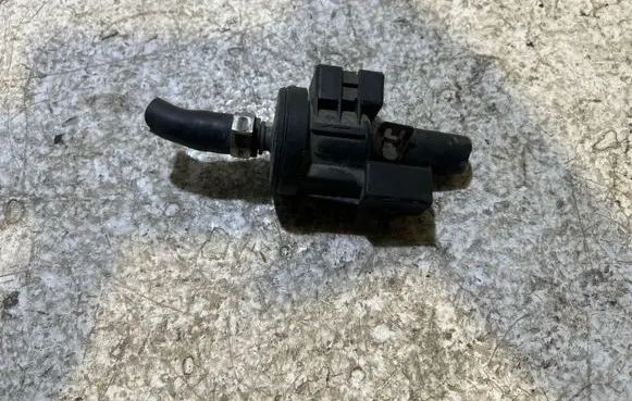 Audi A4 S4 B7 8E 8H Vacuum valve 0280142431