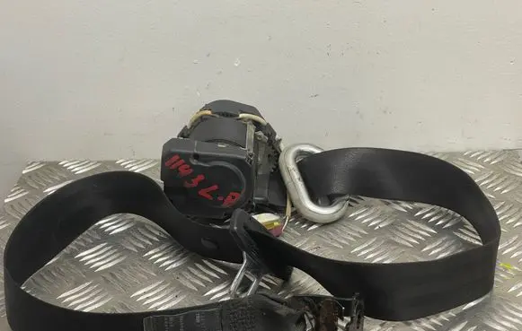 Volkswagen Golf IV Front seatbelt 1J4857705AA