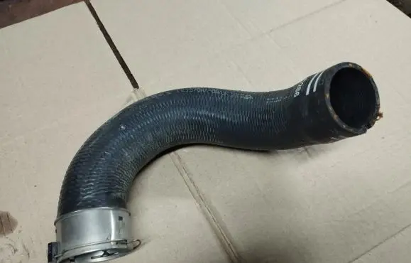 Jeep Renegade Intercooler hose/pipe 33086381