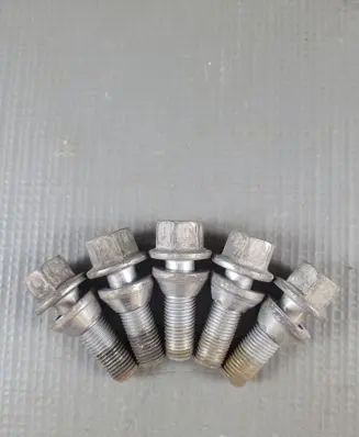 Volvo S90, V90 Nuts/bolts 