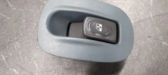 Renault Scenic I Quarter vent window switch 7700836270
