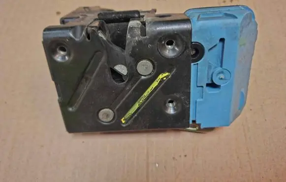 Volvo S80 Front door lock 87266906