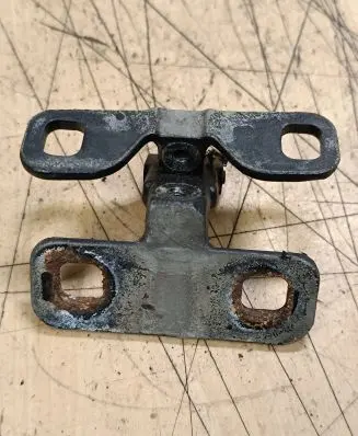 BMW X5 E53 Tailgate/trunk/boot hinge 8247667