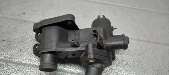 Volkswagen Golf IV Thermostat housing 