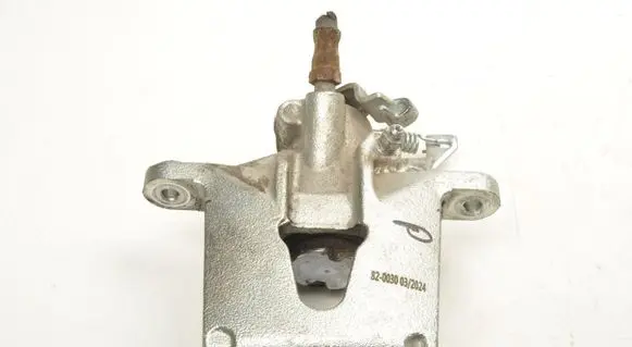 Ford Mondeo Mk III Rear brake caliper 820030