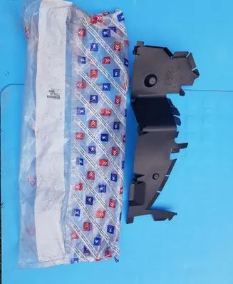 Citroen Xsara Picasso Intercooler air channel guide 9640286280